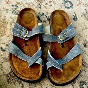 Size 10 Softmoc sandals